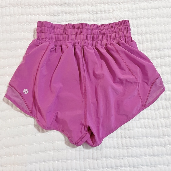 Lululemon Pow Pink Hotty Hot HR 2.5 Lined Short 2 - Picture 3 of 4